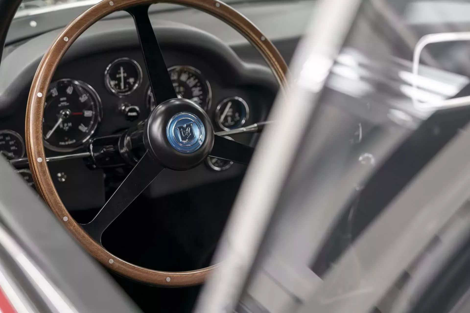 Pfsiter Autotechnik- Shop production of bodies for aston martin db4 gt zagato continuation models 100711242 h jpg