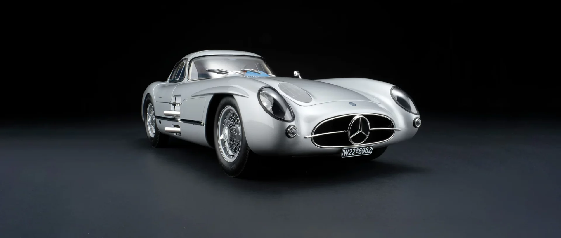 AMALGAM COLLECTION MERCEDES-BENZ 300 SLR UHLENHAUT COUPÉ (1:8)