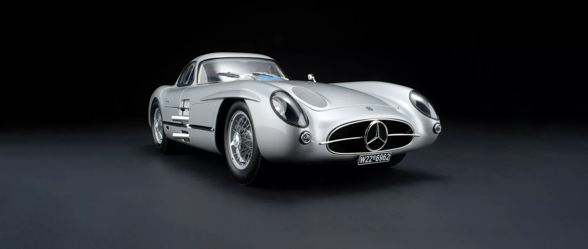 AMALGAM COLLECTION MERCEDES-BENZ 300 SLR UHLENHAUT COUPÉ (1:8)