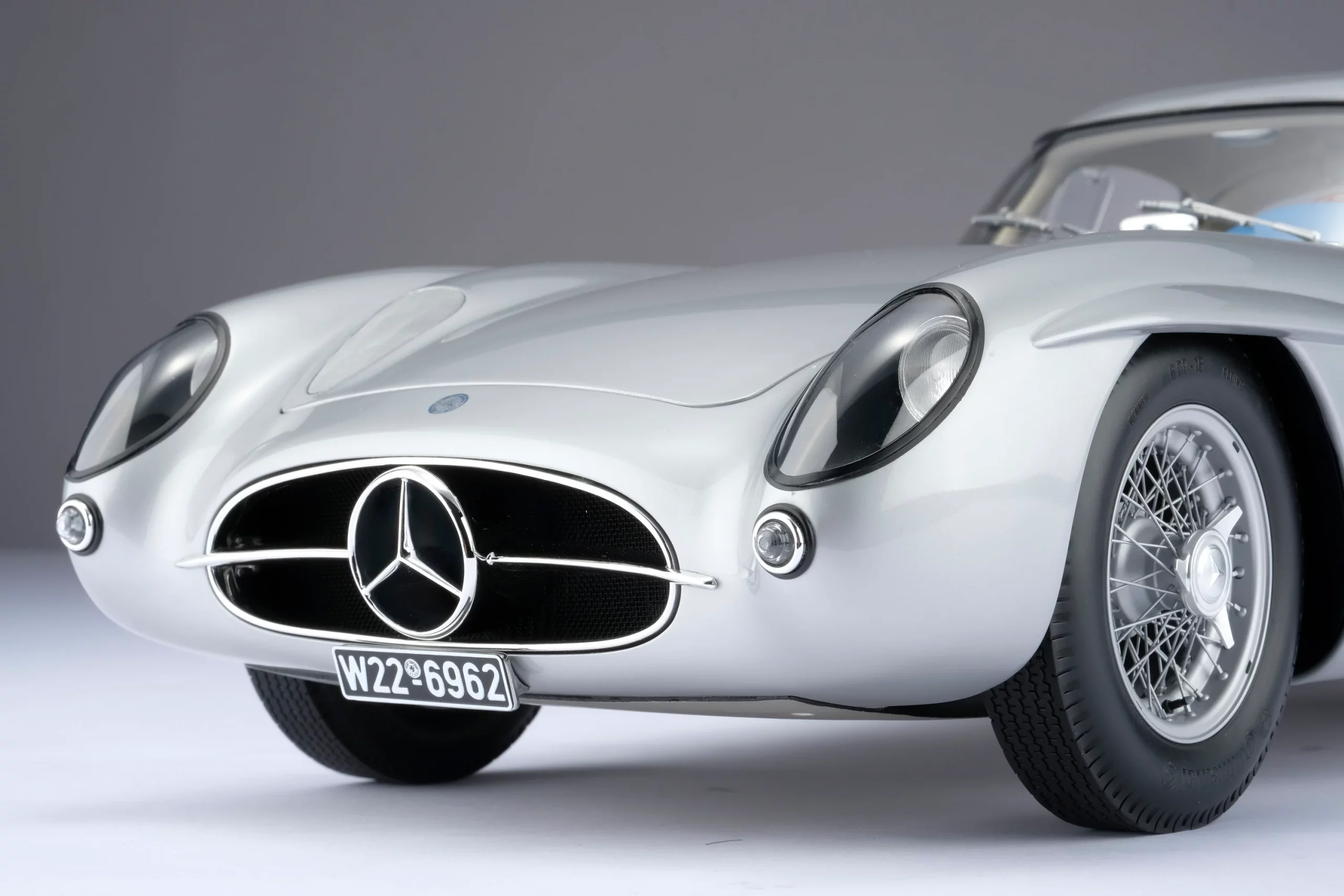 AMALGAM COLLECTION MERCEDES-BENZ 300 SLR UHLENHAUT COUPÉ (1:8)
